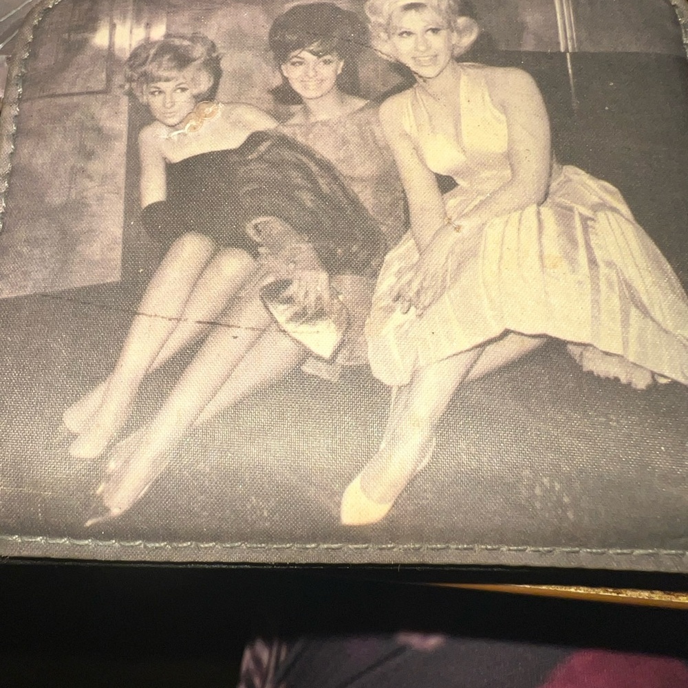 Vintage Style wallet with Retro Print